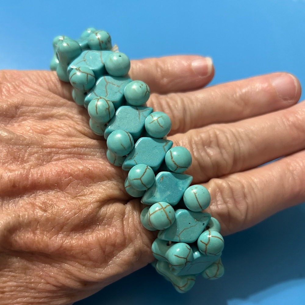 Stretchy Howlite Turquoise Beaded Bracelet